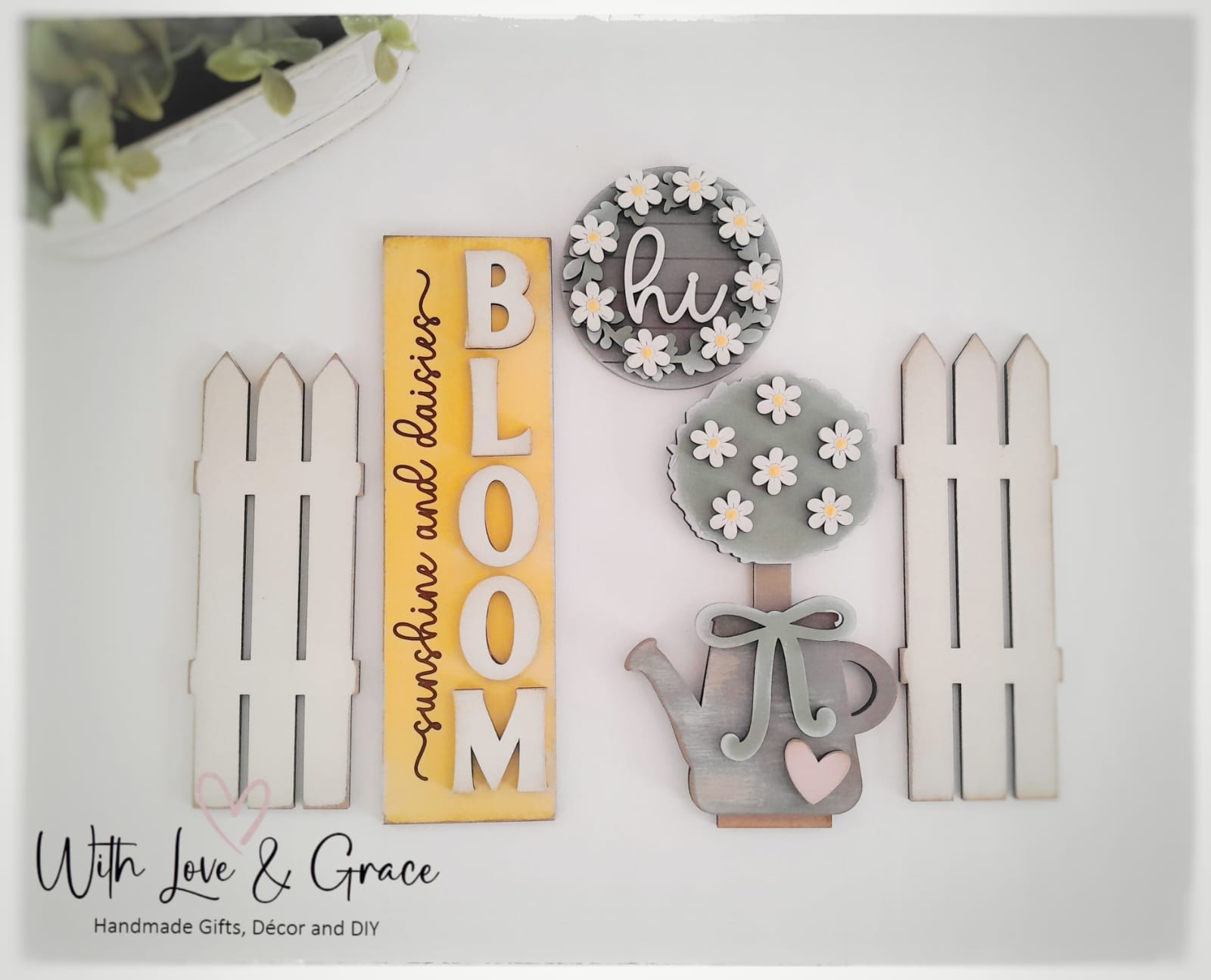 Sunshine & Daisies Barn Door Interchangeable Décor Set