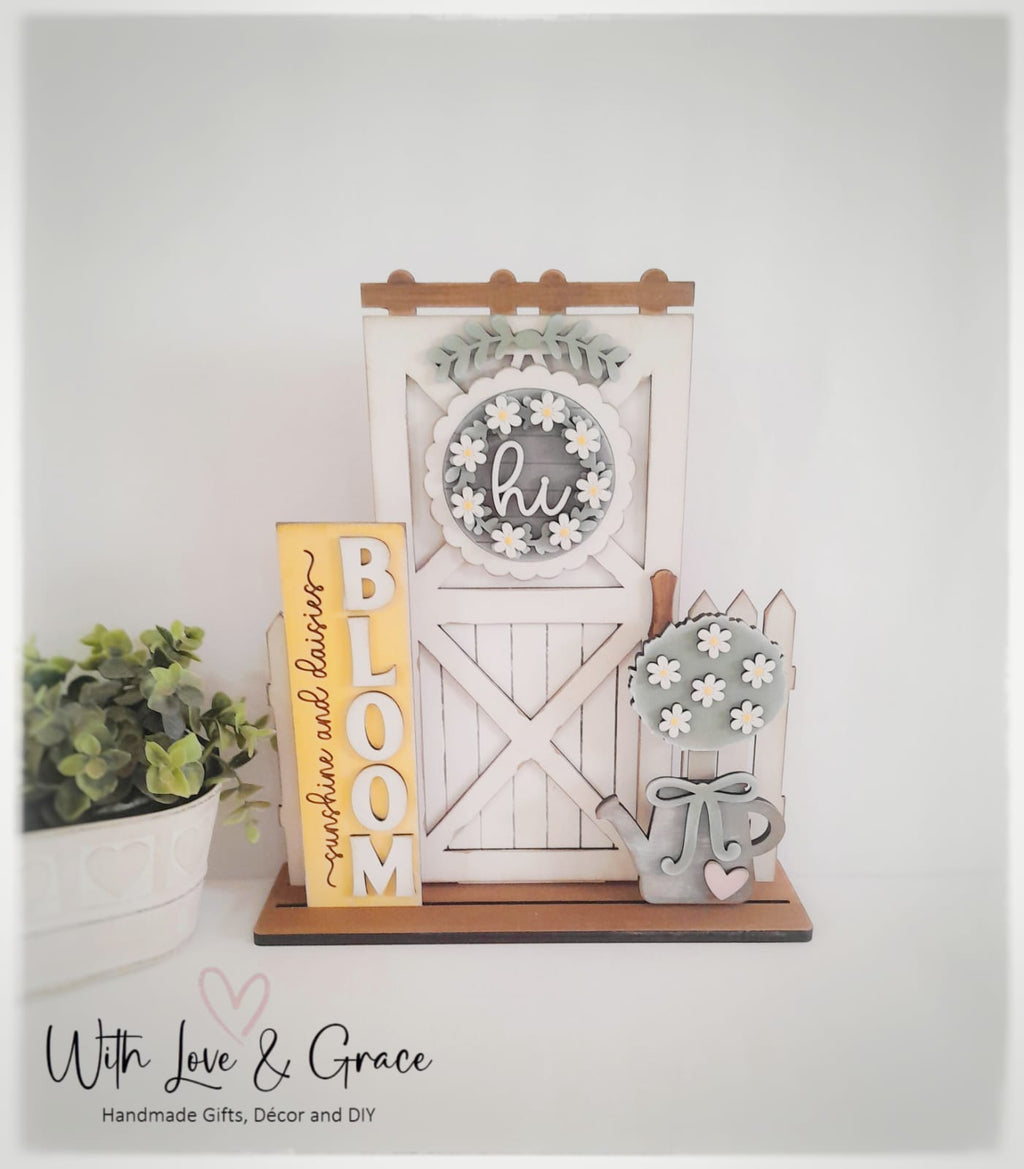 Sunshine & Daisies Barn Door Interchangeable Décor Set