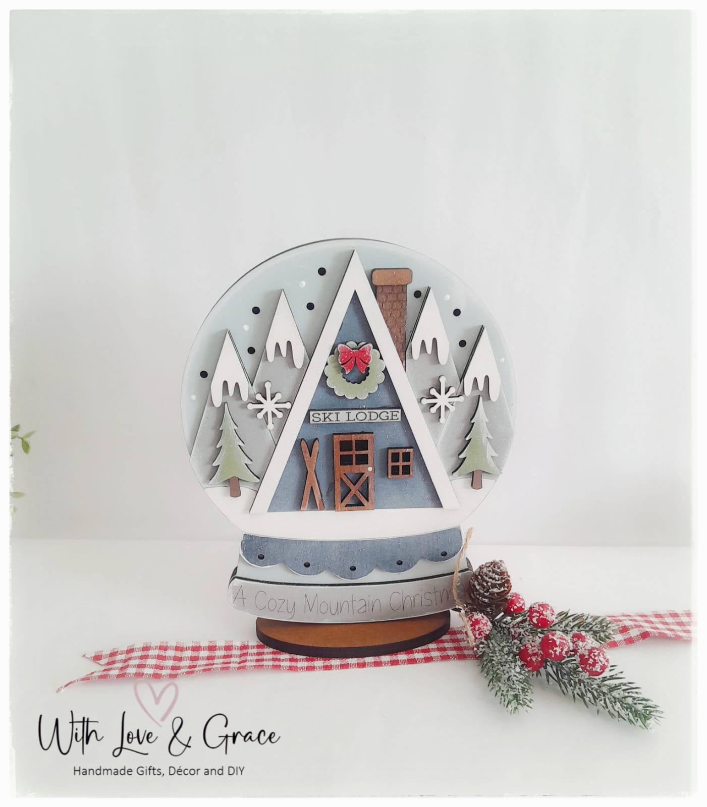 Cozy Mountain Lodge Snow Globe