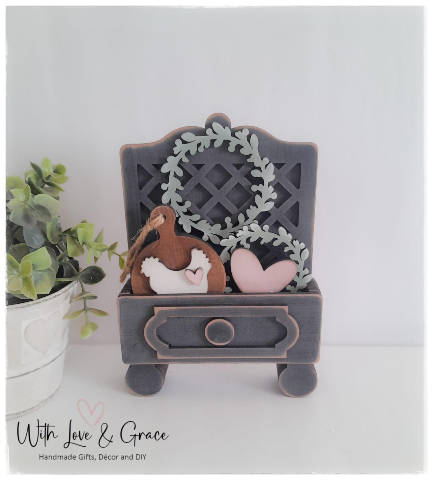 Cottage Drawer – Garden Lattice