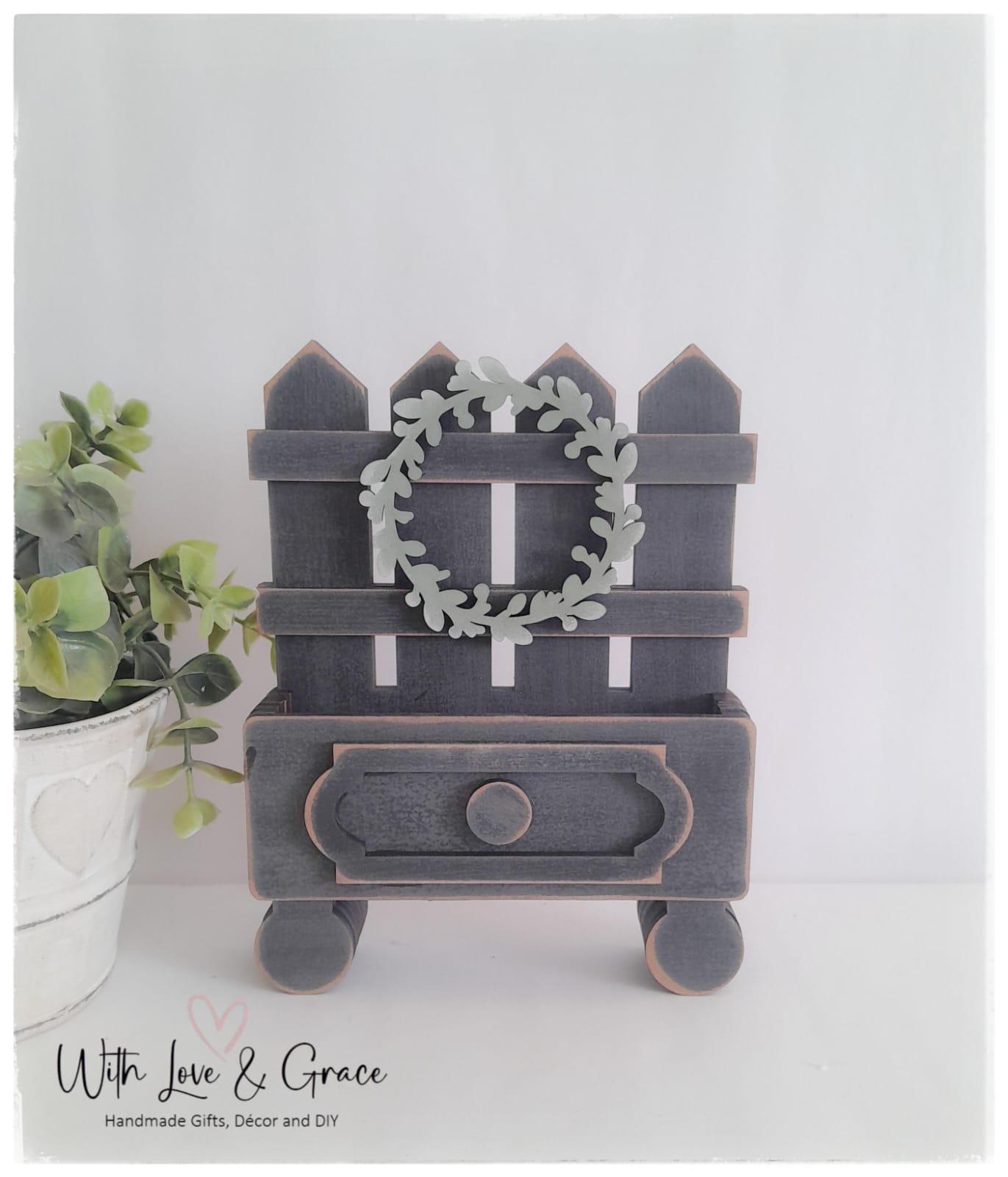 Cottage Drawer – Picket Fence