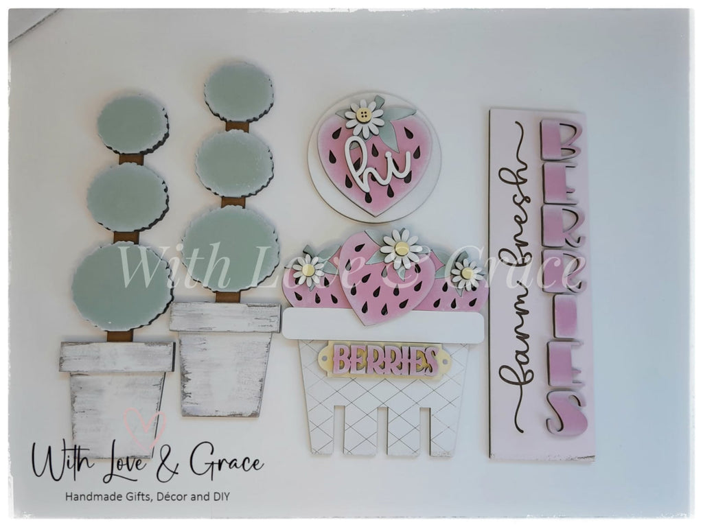 Strawberry Barn Door Interchangeable Décor Set