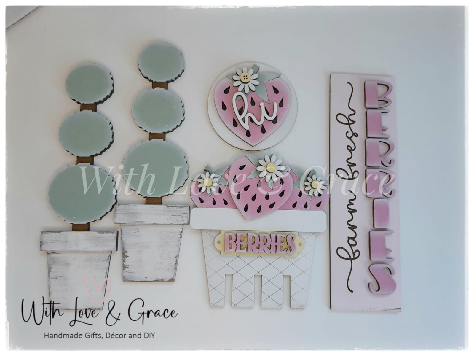Strawberry Barn Door Interchangeable Décor Set