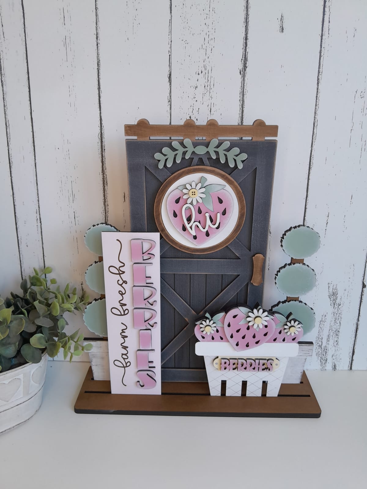 Strawberry Barn Door Interchangeable Décor Set
