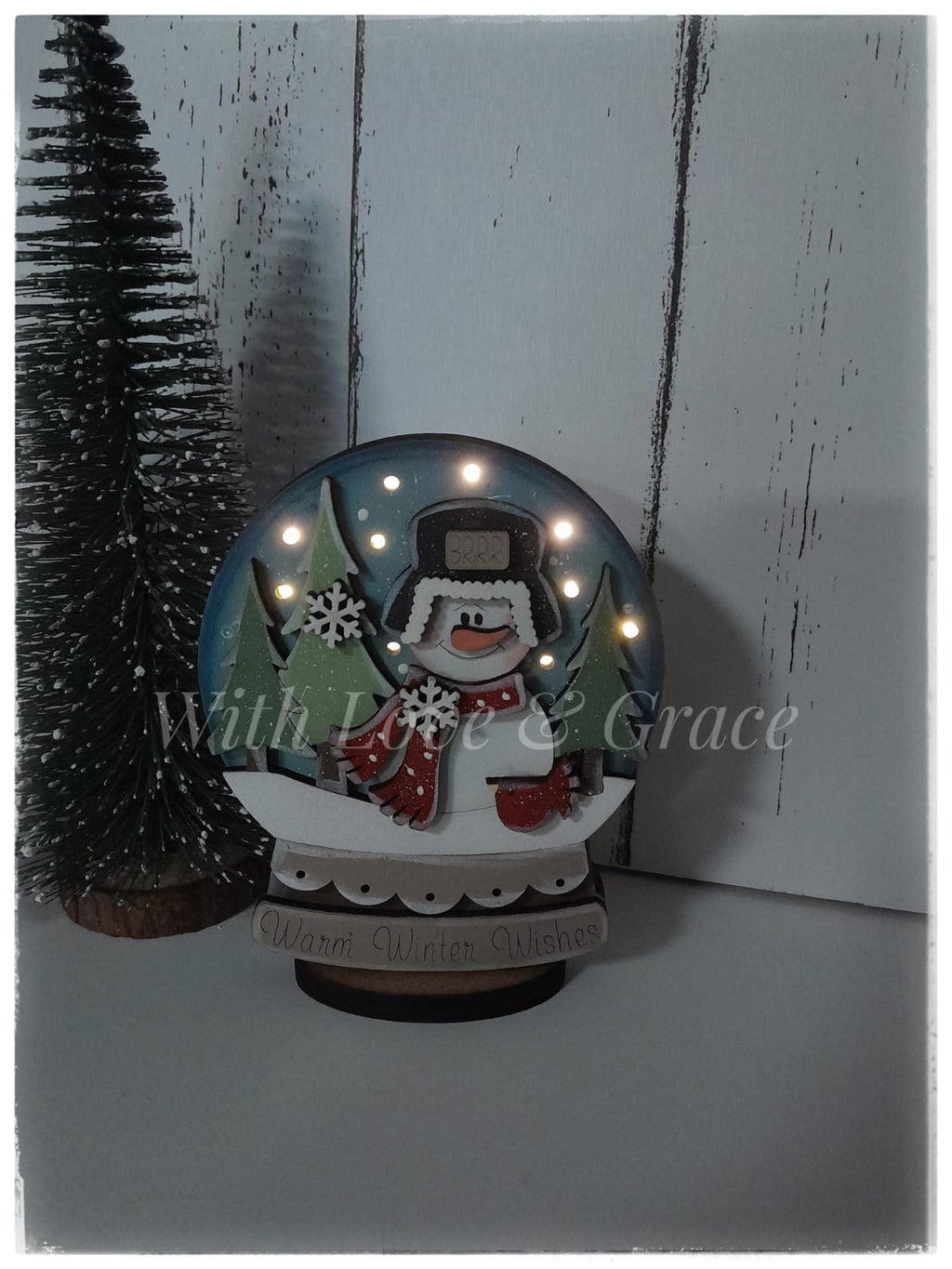 Mini Snow Globe Standing – Light Up Winter Snowman