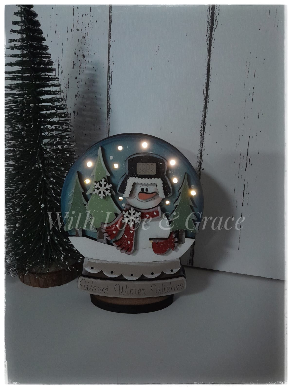 Mini Snow Globe Standing – Light Up Winter Snowman