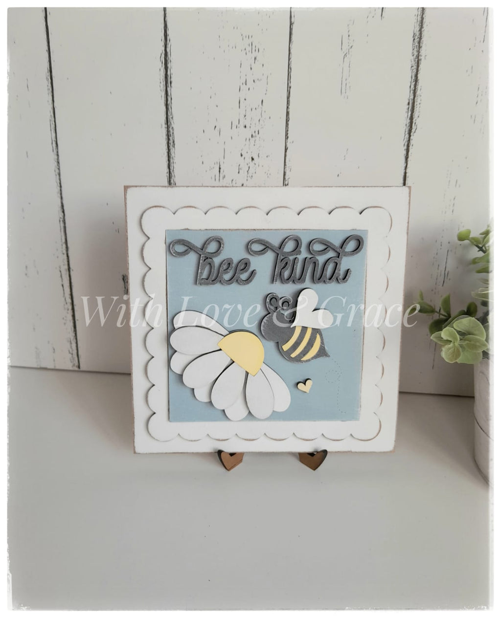 Square Single Scalloped Frame with Easel Stand (10.8cm insert)