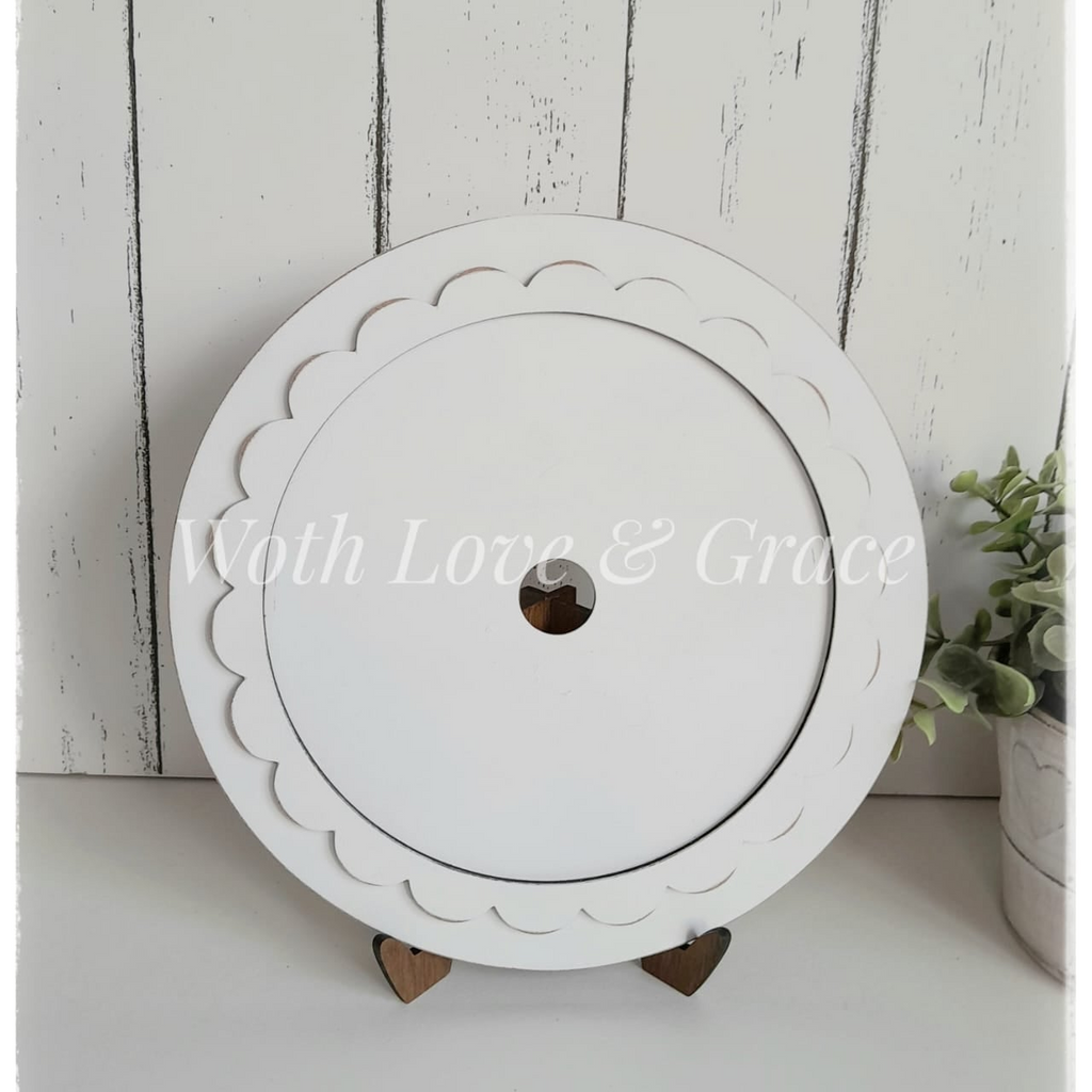 Round Scalloped Frame with Easel Stand (15cm insert)