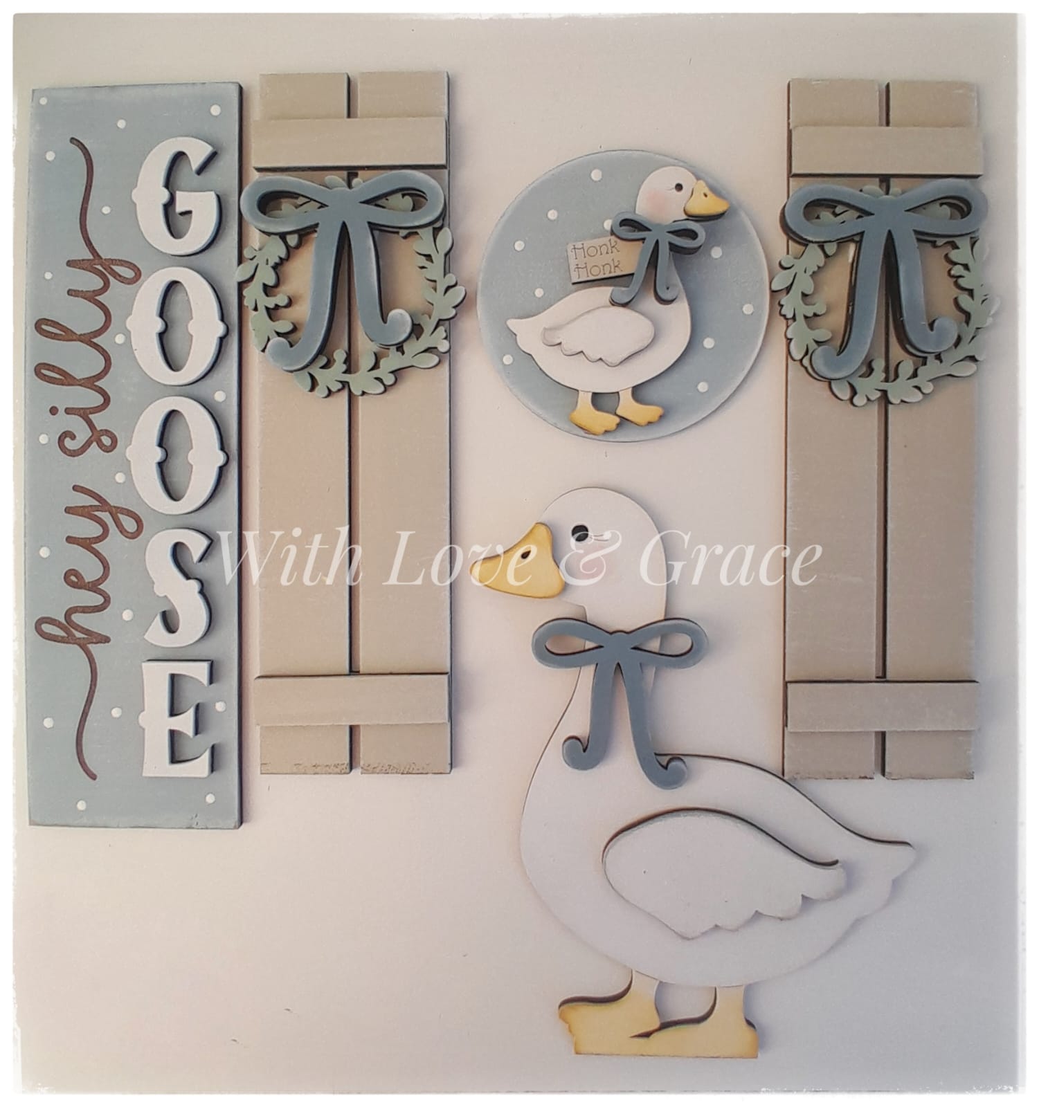 Silly Goose Barn Door Interchangeable Décor Set