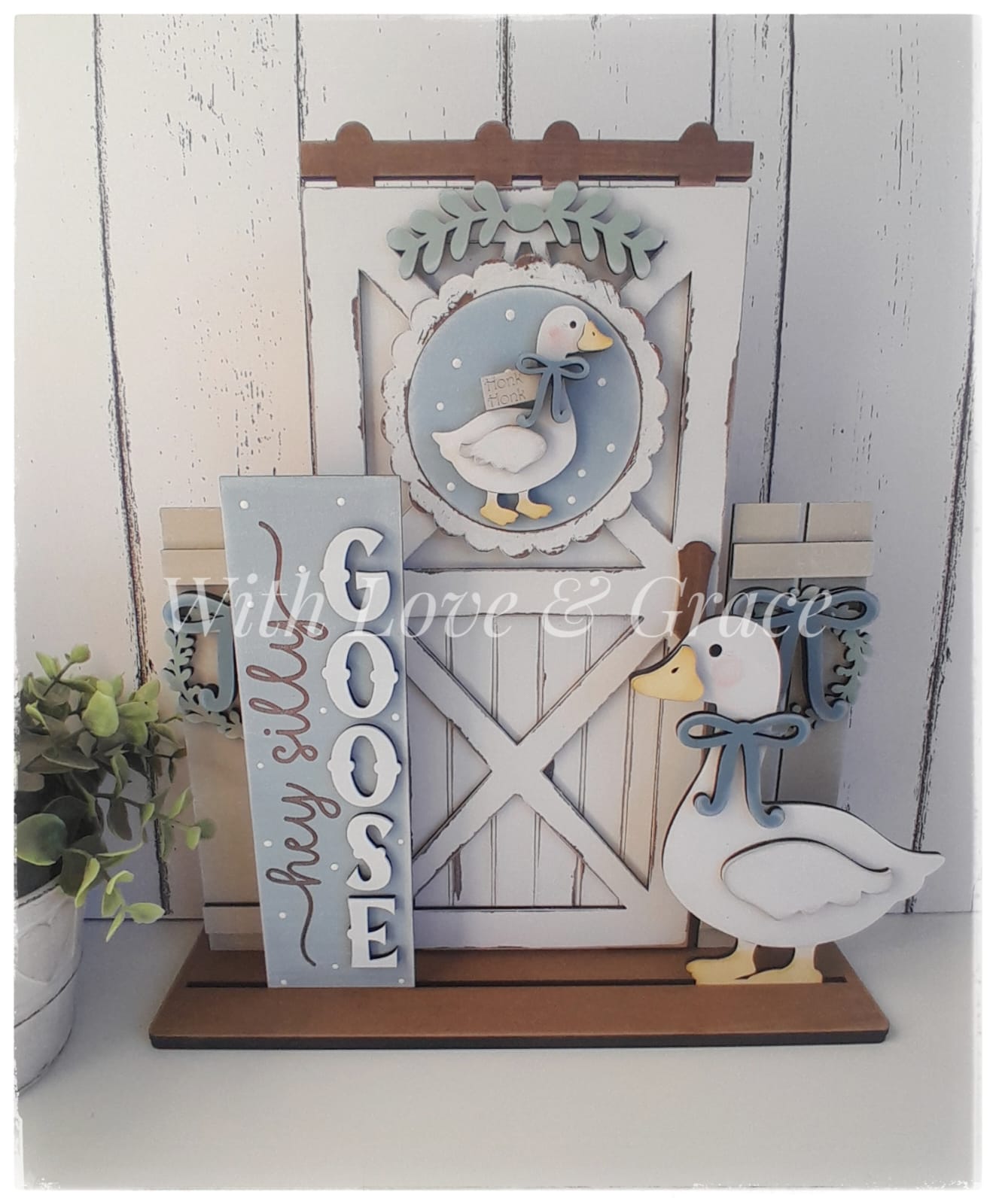 Silly Goose Barn Door Interchangeable Décor Set