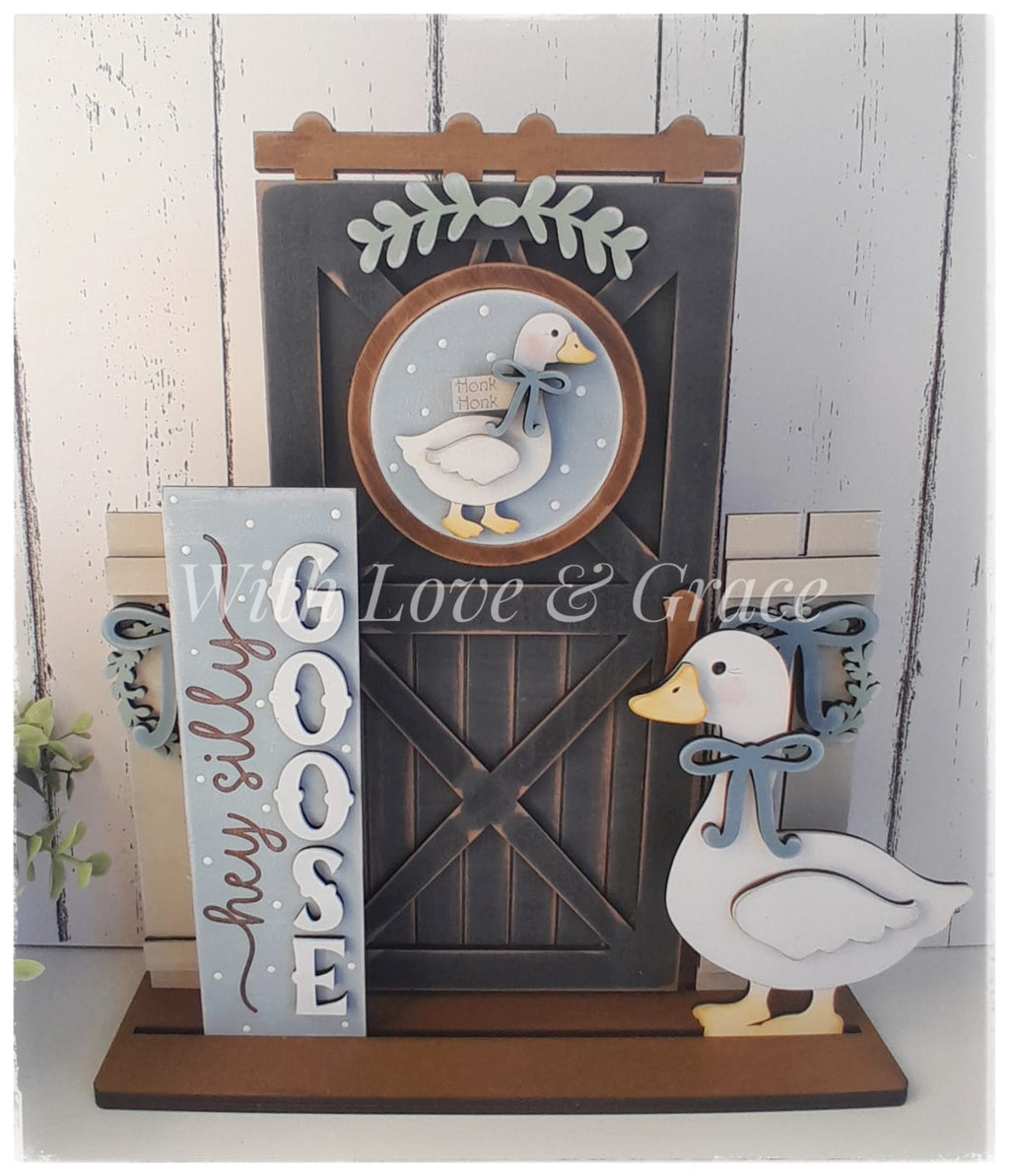 Silly Goose Barn Door Interchangeable Décor Set