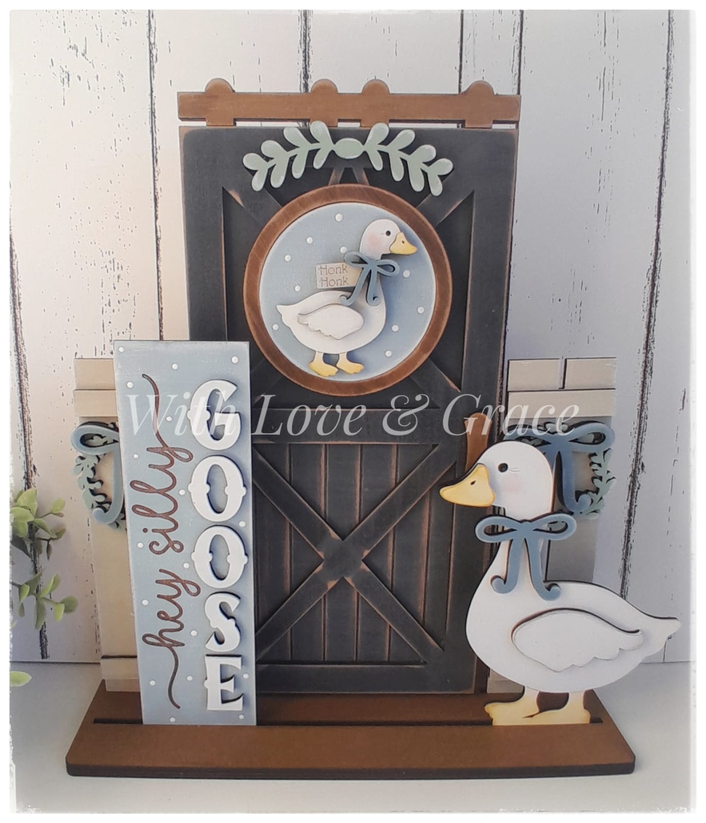 Silly Goose Barn Door Interchangeable Décor Set