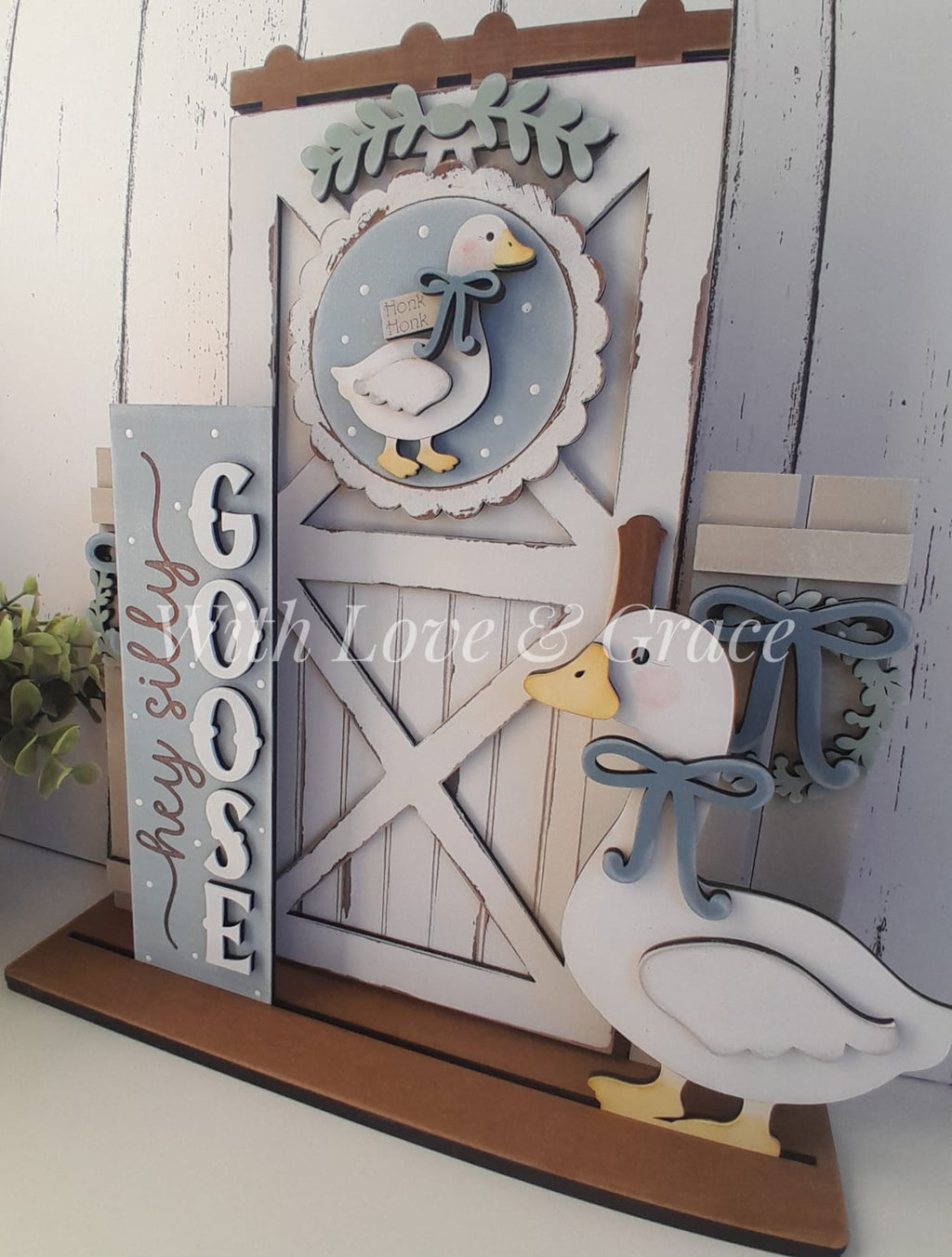 Silly Goose Barn Door Interchangeable Décor Set