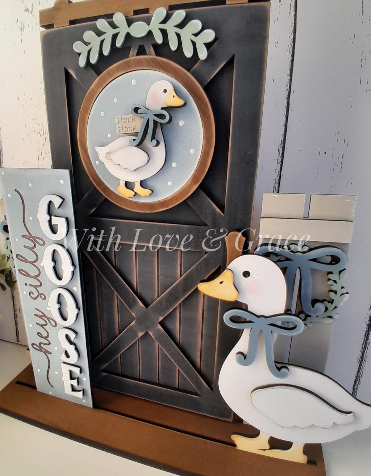 Silly Goose Barn Door Interchangeable Décor Set